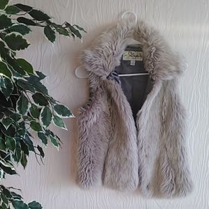 3/15 Gray faux fur vest